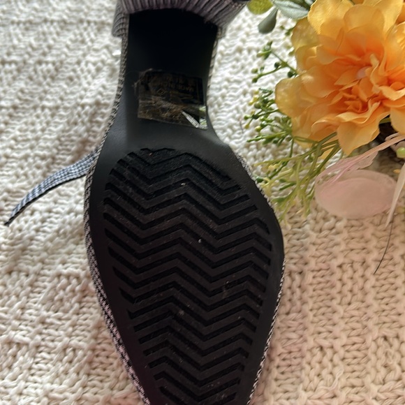 Brand newQupid ankle strap heels - Picture 2 of 4